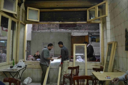 <a class="fancybox" rel="gallery-images" href="https://www.cuipcairo.org/sites/default/files/styles/largest/public/6._dsc_0127.jpg?itok=aB1Kd3lw" title="Construction phase: Re-designing coffee shop windows">Enlarge</a><br >Construction phase: Re-designing coffee shop windows