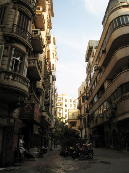 <a class="fancybox" rel="gallery-" href="https://www.cuipcairo.org/sites/default/files/styles/largest/public/a11_3.jpg?itok=aBATvd9G" title="ممر المهراني هادئ في العموم و به رجال أمن لقربه من البورصة المصرية">تكبير</a><br >٢٠١٥، أكتوبر ١٨، ٠٣:١٠مساءاً<br>ممر المهراني هادئ في العموم و به رجال أمن لقربه من البورصة المصرية