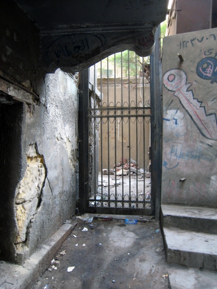 <a class="fancybox" rel="gallery-" href="https://www.cuipcairo.org/sites/default/files/styles/largest/public/c4_2.jpg?itok=AirDlVNI" title="ممر فينواز هو جزء من مبني فندق فينواز .">تكبير</a><br >٢٠١٥، أكتوبر ١٨، ٠٣:١٠مساءاً<br>ممر فينواز هو جزء من مبني فندق فينواز .