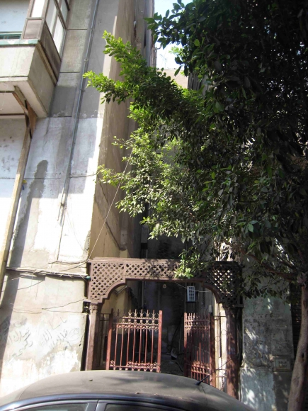 <a class="fancybox" rel="gallery-" href="https://www.cuipcairo.org/sites/default/files/styles/largest/public/d24_01.jpg?itok=en3sNiA5" title="مكتبة الصفا في داخل الممر">تكبير</a><br >٢٠١٥، أكتوبر ١٨، ٠٤:١٠مساءاً<br>مكتبة الصفا في داخل الممر