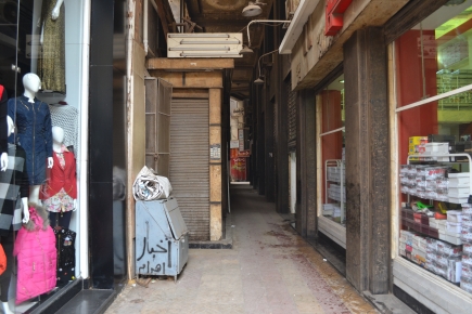 <a class="fancybox" rel="gallery-" href="https://www.cuipcairo.org/sites/default/files/styles/largest/public/dsc_0449.jpg?itok=lcr0Uzds" title="مدخل الممر من شارع قصر النيل.">تكبير</a><br >٢٠١٥، نوفمبر ١٥، ١١:١١صباحاً<br>مدخل الممر من شارع قصر النيل.