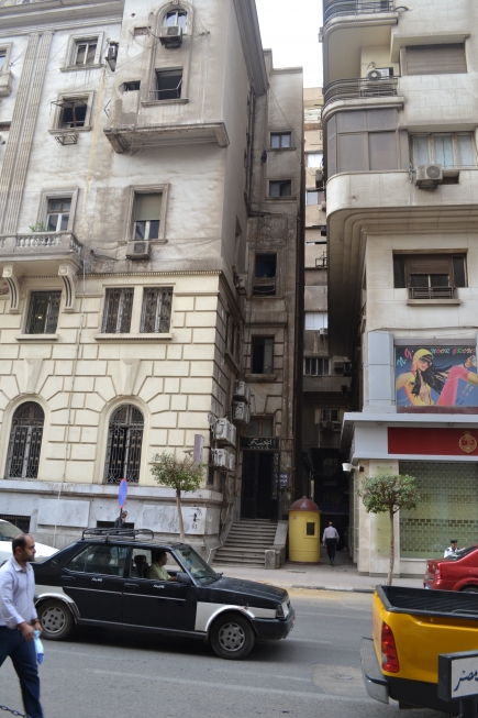 <a class="fancybox" rel="gallery-" href="https://www.cuipcairo.org/sites/default/files/styles/largest/public/g2_2.jpg?itok=g92e7si2" title="المدخل الشرقي.">تكبير</a><br >٢٠١٥، أكتوبر ٣٠، ١٢:١٠مساءاً<br>المدخل الشرقي.
