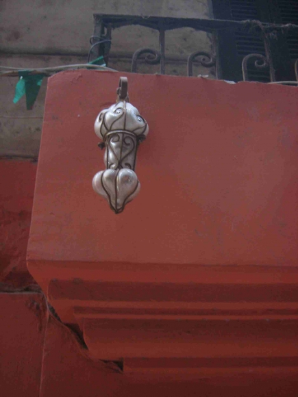 <a class="fancybox" rel="gallery-street-furniture" href="https://www.cuipcairo.org/sites/default/files/styles/largest/public/img_2499_01_0.jpg?itok=SvgsefNL" title="">تكبير</a><br >