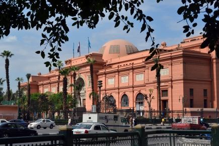 <a class="fancybox" rel="gallery-images" href="https://www.cuipcairo.org/sites/default/files/styles/largest/public/tahrir_2.jpg?itok=r9t4fmL9" title="The Egyptian Museum in al-Tahrir Superblock.">Enlarge</a><br >2015, Oct 27, 03:10pm<br>The Egyptian Museum in al-Tahrir Superblock.